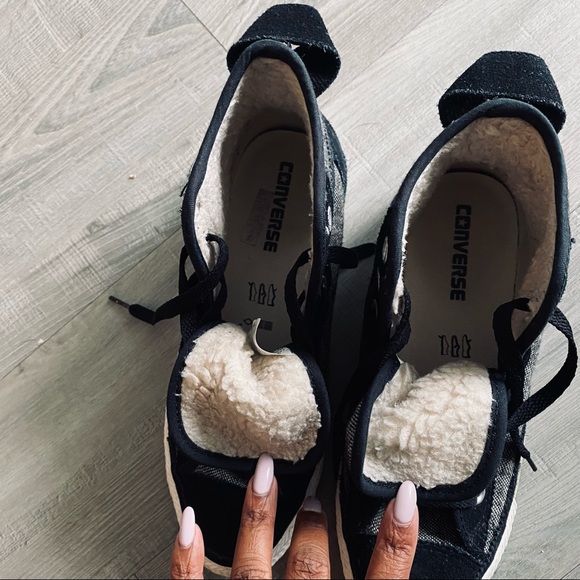 Women’s Hightop Elise Faux Fur Converse Sneaker. True to size - Picture 5 of 13